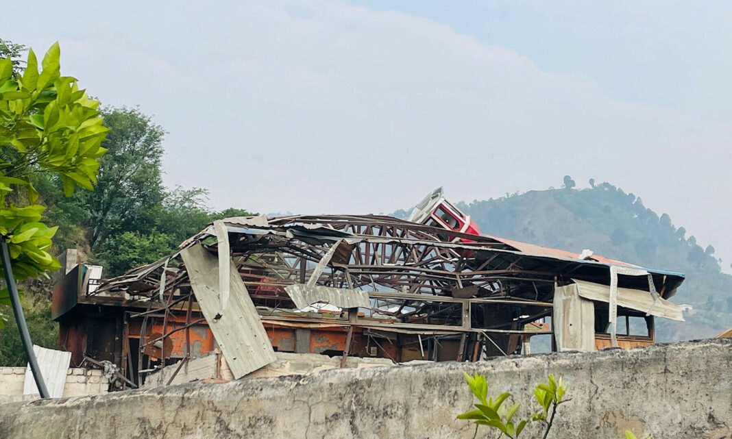 भारत की आधी रात की सर्जिकल स्ट्राइक से दहला पाकिस्तान, 5 भारतीय विमान गिराने का दावा : पाकिस्तान कि अखबार से