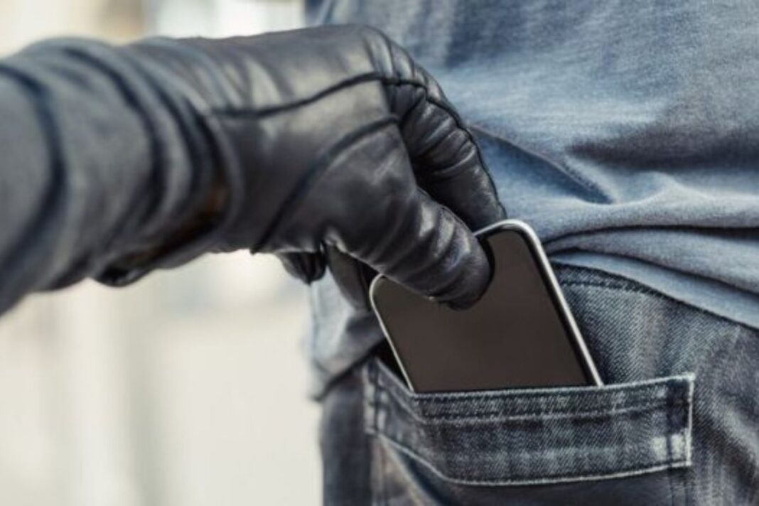 फोन चोरी होने के बाद सबसे पहले करें यह काम, खोया हुआ फोन मिलेगा वापस