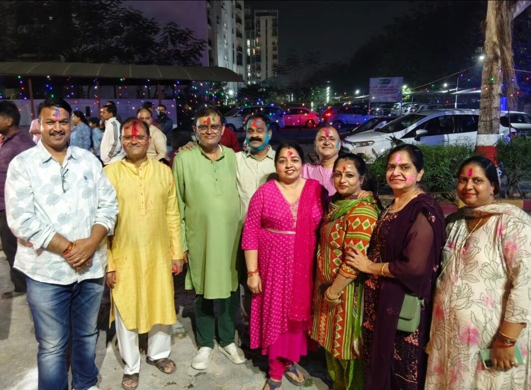 लखनऊ में हर्षोल्लास के साथ संपन्न हुआ होलिका दहन समारोह