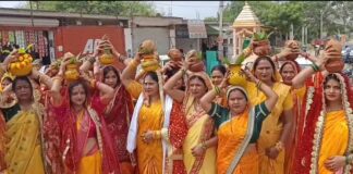 राजघराना परिसर में तालाब किनारे शिवलिंग स्थापना, पाँच मंदिरों में निकली भव्य शोभायात्रा